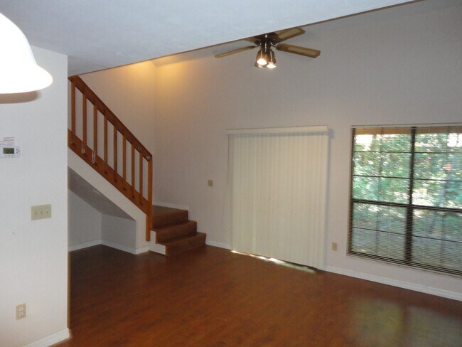 Foto del edificio - 2bedroom/2 bath condo in Rockwood Villas.
