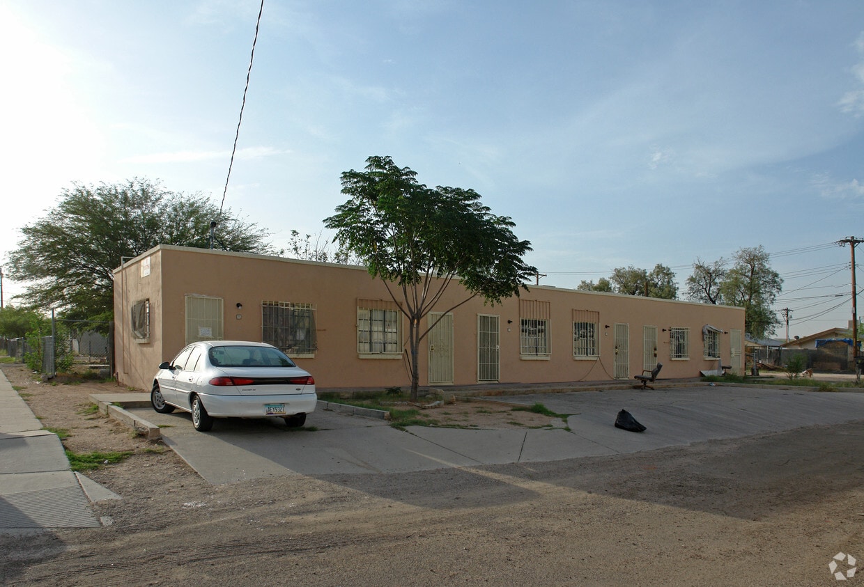 Primary Photo - 34th St 6-Plex