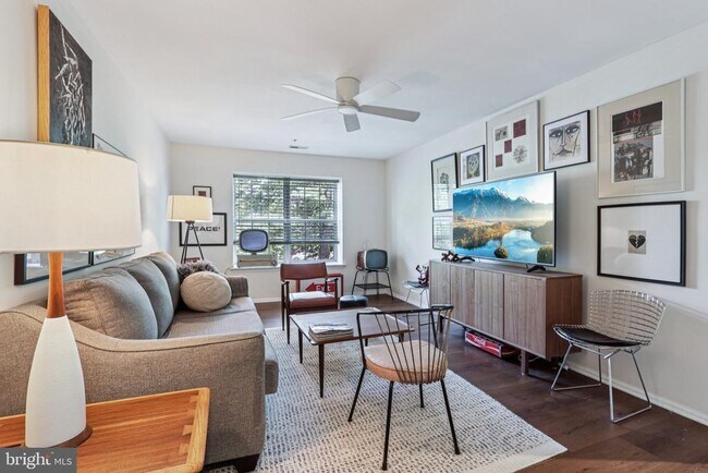 Foto del edificio - 2706 Wimbledon Way