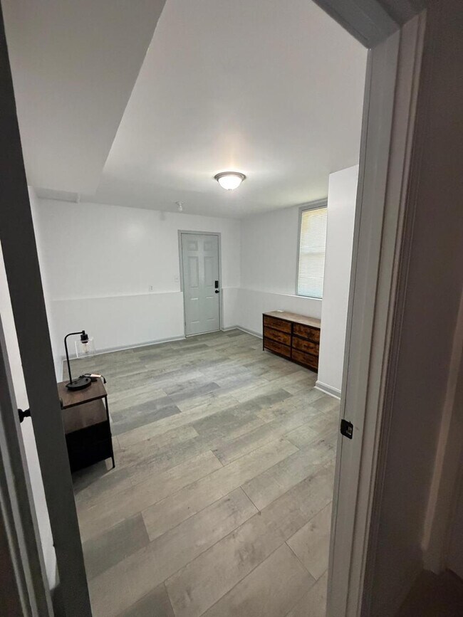 Foto del edificio - Room in House on Zachary Dr
