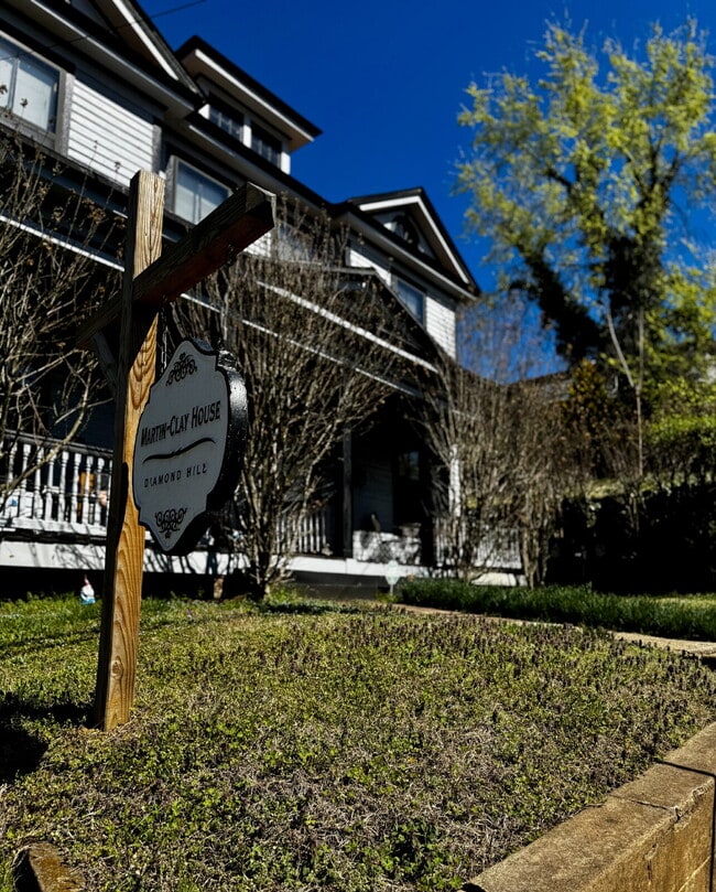 Building Photo - Fully Furnished 3 bed / 1.5 bath Historic Lynchburg Home near downtown.