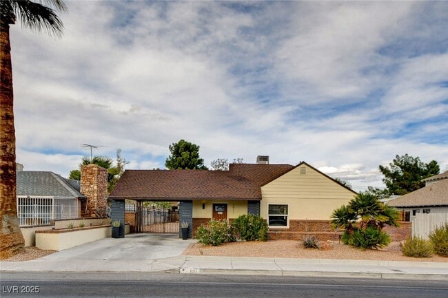 Building Photo - 1017 E Oakey Blvd