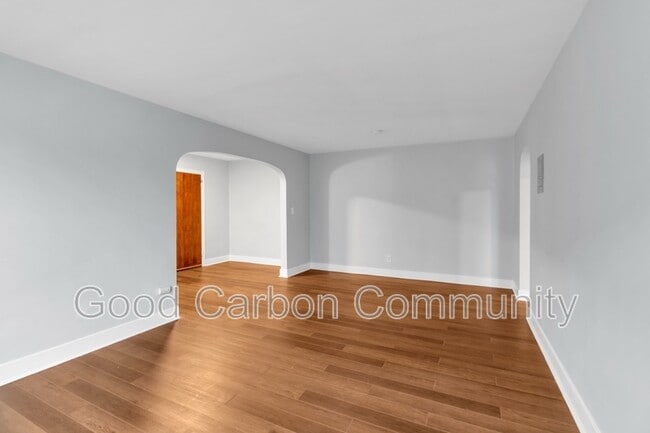 Building Photo - 20 E Morris Ave