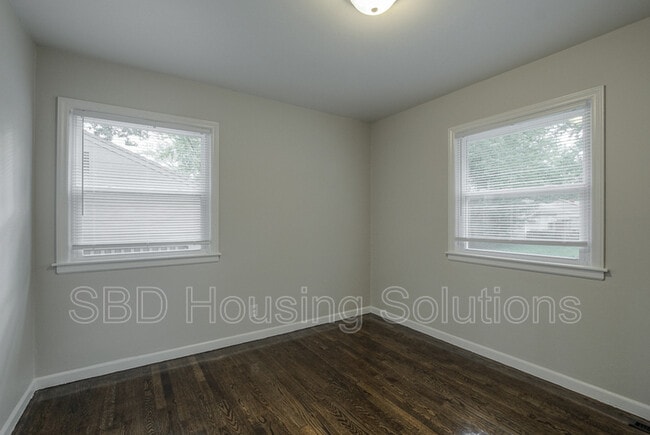 Building Photo - 10700 E 29 St S