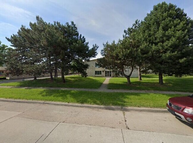 Foto del edificio - Beautifully Remodeled and Spacious - Heat and Water Included