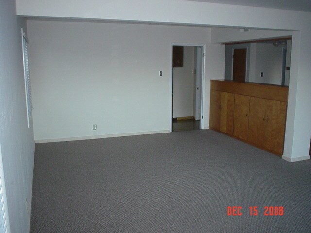Building Photo - 515 Merritt Ave