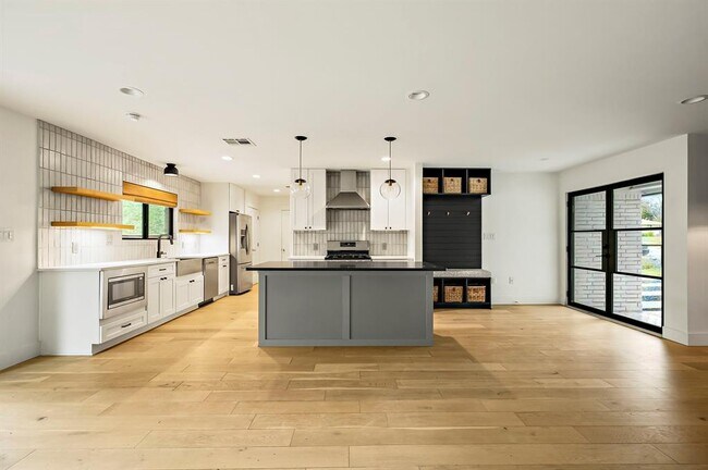 Foto del edificio - 5702 N Hampton Dr