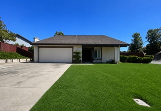 Building Photo - 2700 Bluebell Cir