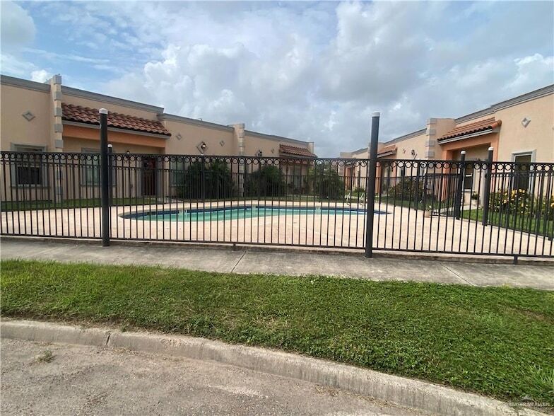 Building Photo - 2927 Allen Dr