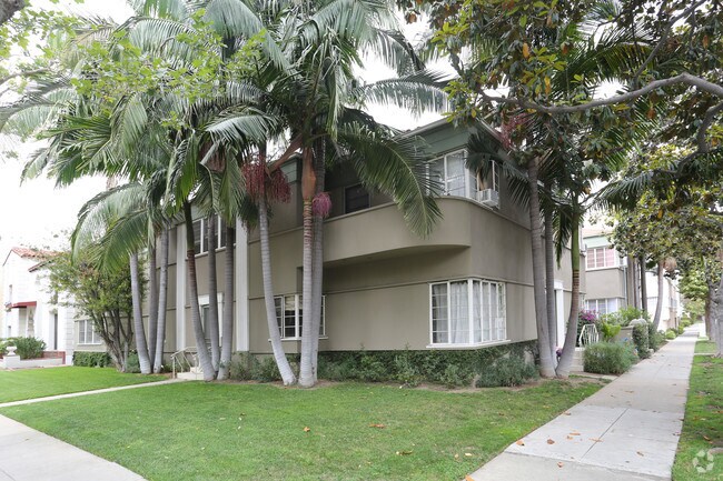 Building Photo - 302 N Almont Dr