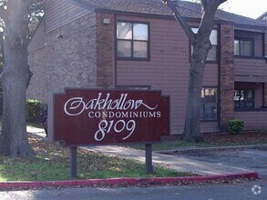 Building Photo - 8109 Skillman St
