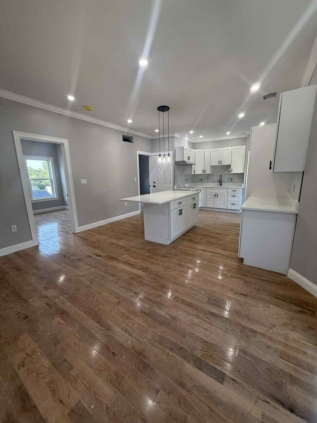 Building Photo - 5 Woodale Ave