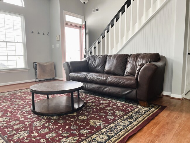 Building Photo - 1705 Willow Creek Ct