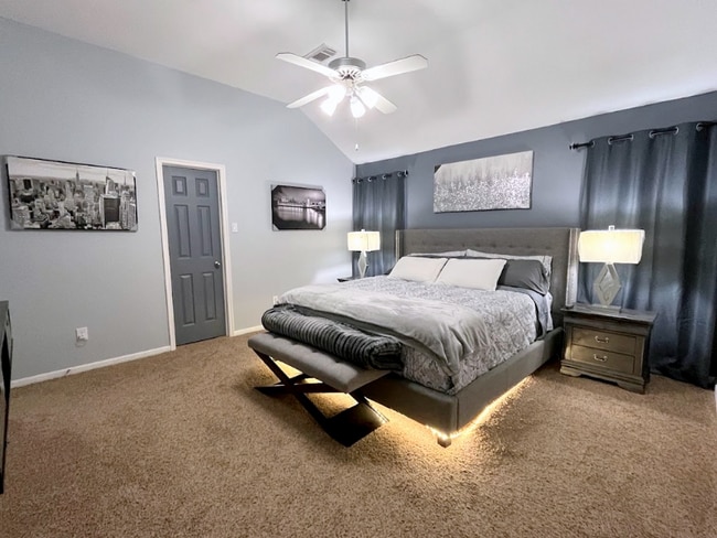 Foto del edificio - 4315 Trailwood Dr
