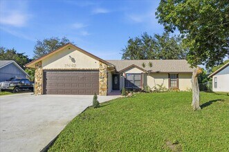 Building Photo - 2442 SW Lafayette St