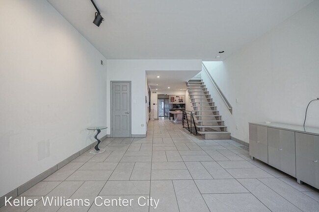 Building Photo - 2 br, 2.5 bath House - 2232 S. Juniper St