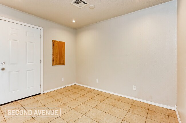Foto del edificio - 6513 Ashby Terrace