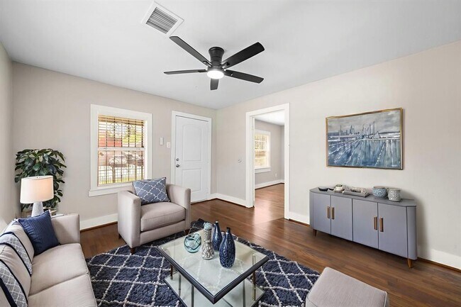 Foto del edificio - 5519 Chapman St