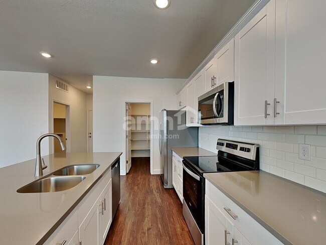Building Photo - 6549 E Paseo Baranda