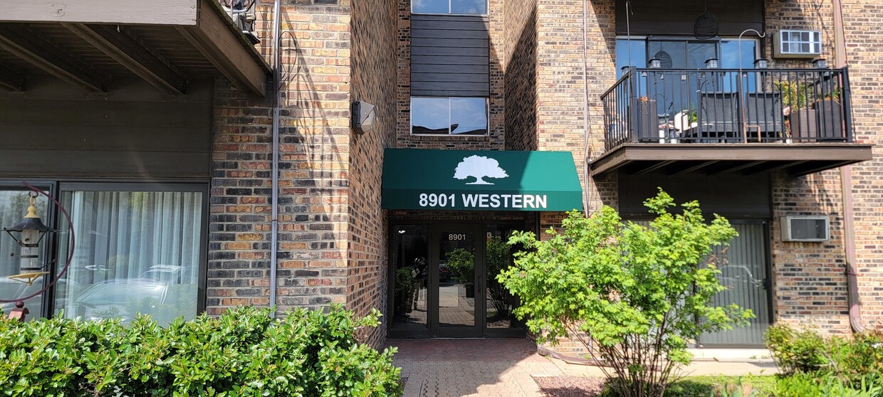 Primary Photo - 8901 N Western Ave