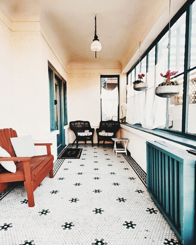 Building Photo - 459 Boulevard Way