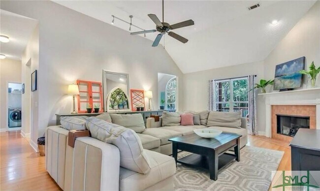 Building Photo - Available October 21st