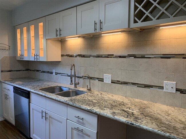 Foto del edificio - 13140 Trail Hollow Dr