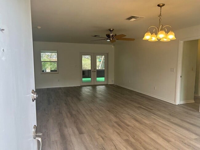 Foto del edificio - 289 Deltona Blvd