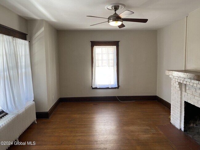 Building Photo - 663 Hudson Ave