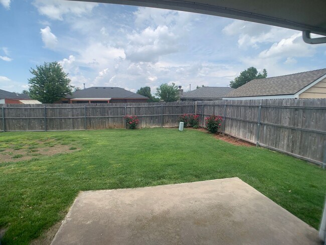 Foto del edificio - Moore 3 Bed 2 Bath