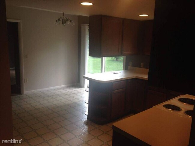 Building Photo - 2 br, 1 bath Condo - 2902 Chapel Rd
