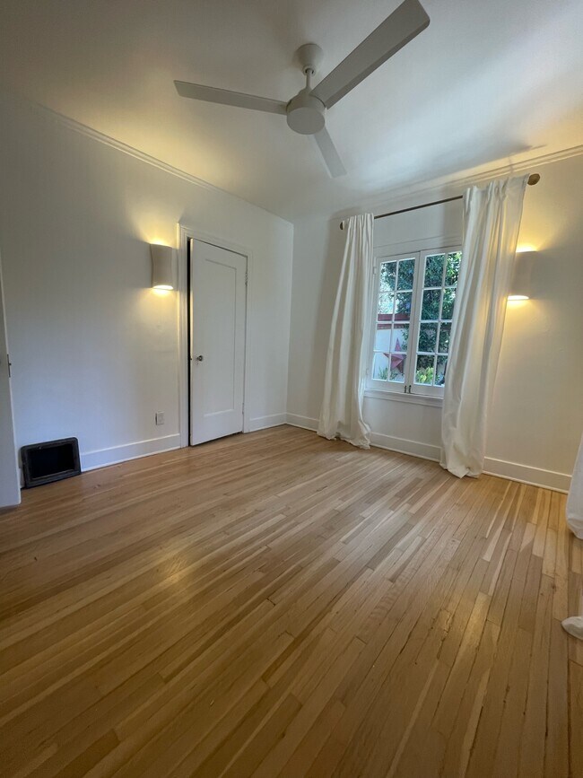 Dormitorio 1 - 2076 Paramount Dr