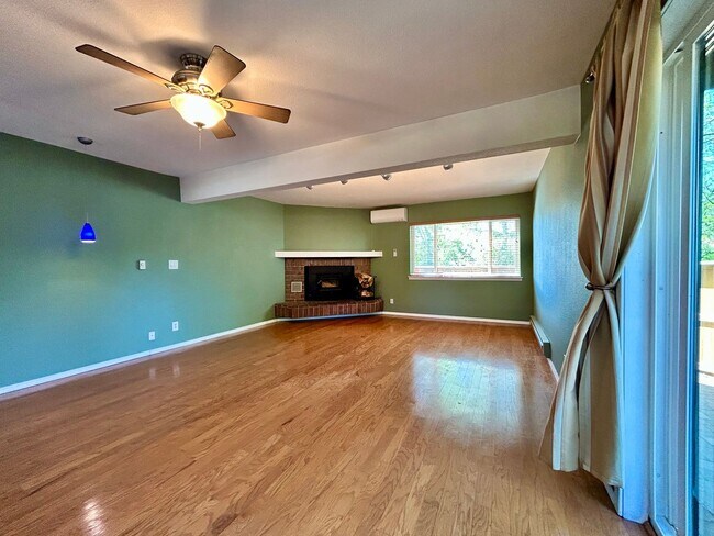 Foto del edificio - Beautiful & Bright Corner Condo in North Boulder