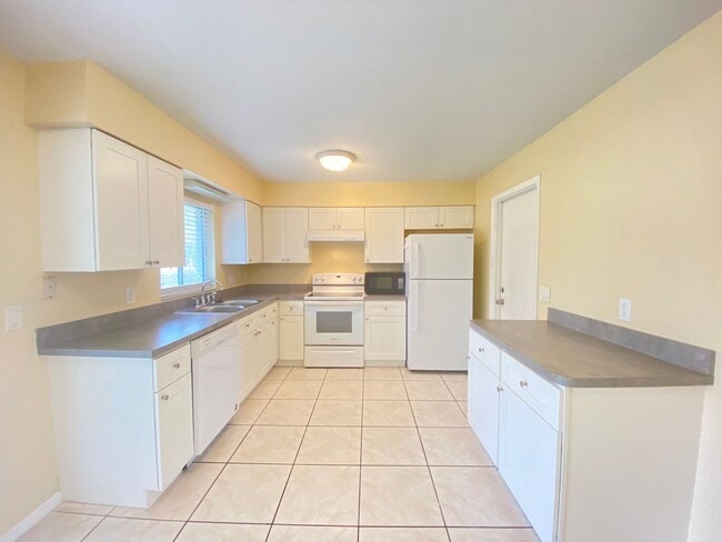 Foto del edificio - 3 Bed / 2 bath / 1 Car Garage Home with La...