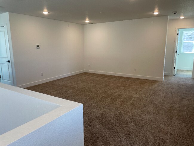 Building Photo - 2657 Mondt Ln