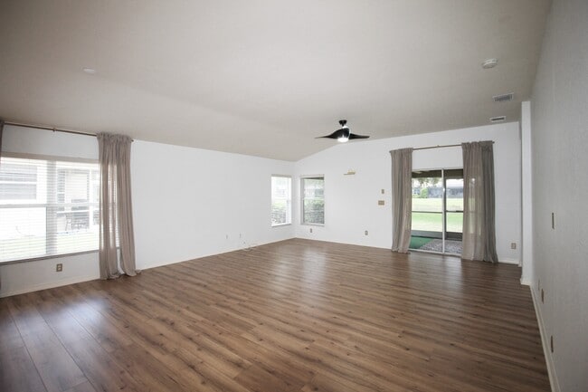 Foto del edificio - 6428 Waverly Green Way