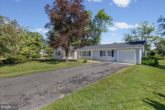 Building Photo - 1 Spruce Ln