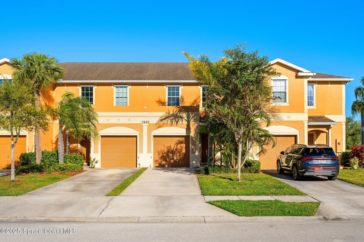 Foto principal - 2685 Revolution St