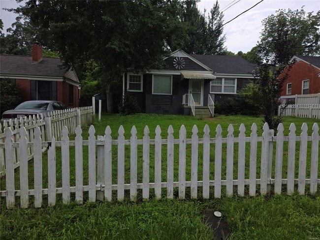 Building Photo - 110 Oak Forest Dr