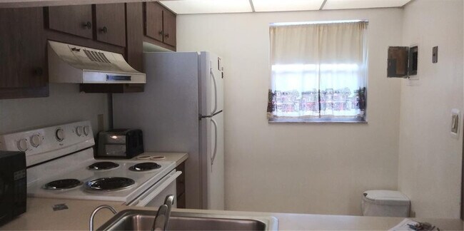 Foto del edificio - 9340 Lagoon Pl