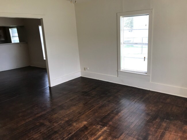 Building Photo - 201 N Main St