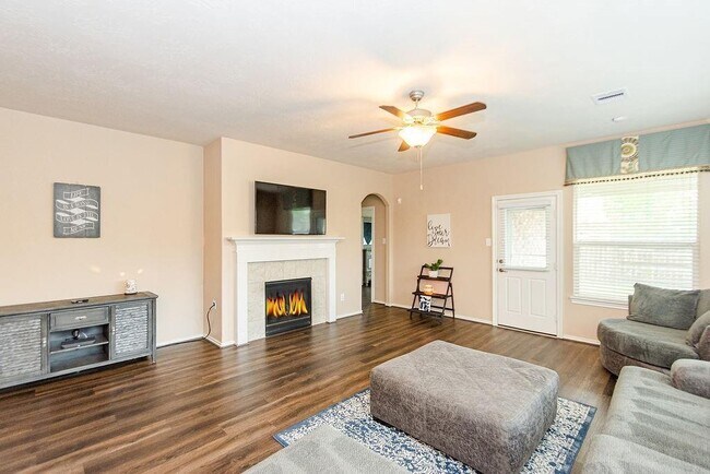 Photo - May Pine Court, Rosharon, TX 77583 - 4 BR 2 BA single-family home