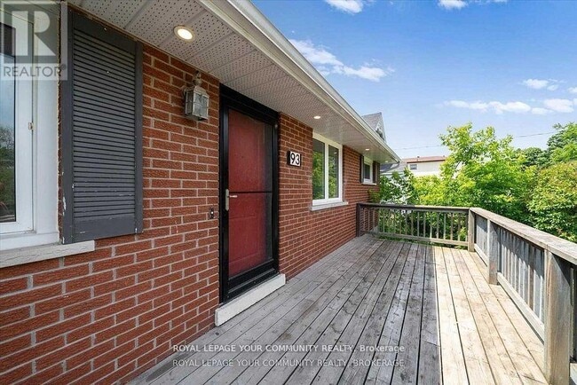 Photo du bâtiment - 93 Westmount Dr S