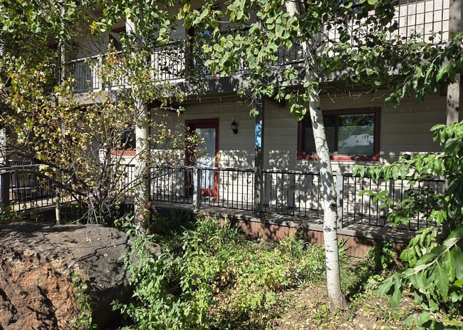 Building Photo - 164 Valley View Dr