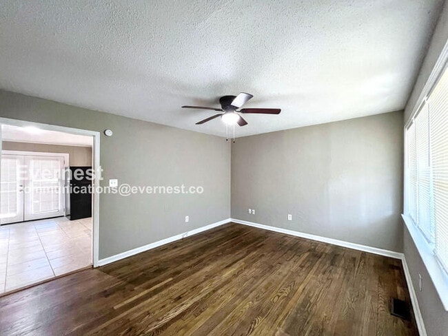 Building Photo - 825 W South St