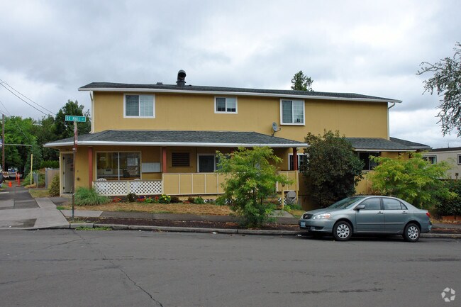 Building Photo - 4346-4350 SE Milwaukie Ave