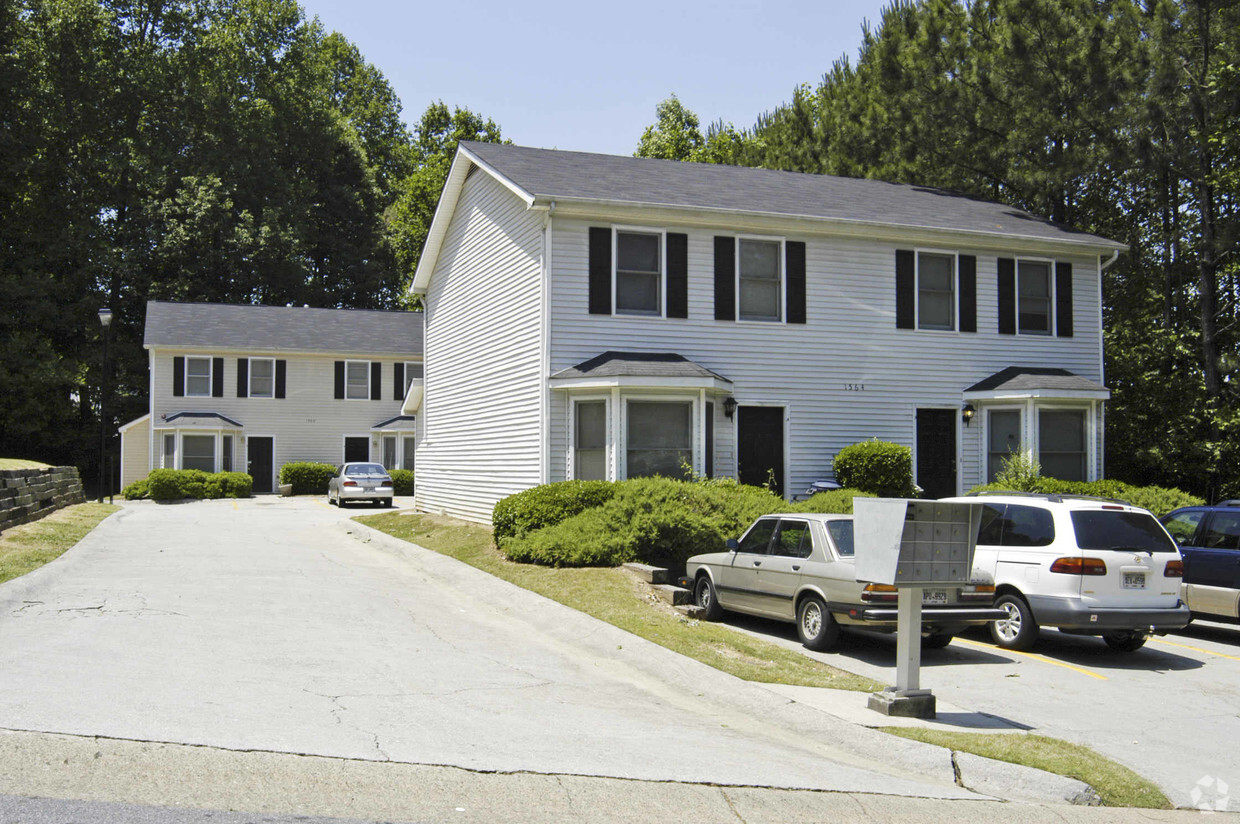 Primary Photo - Oakpointe Apartments