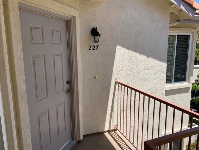 Foto del edificio - 575 Lands End Way