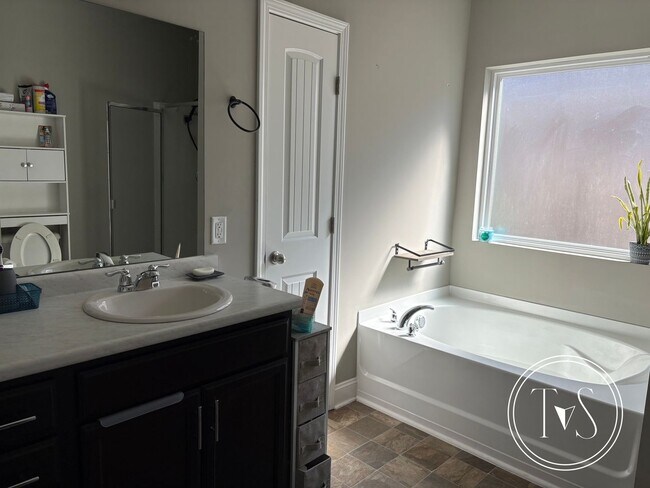 Foto del edificio - 244 Grayson Ave