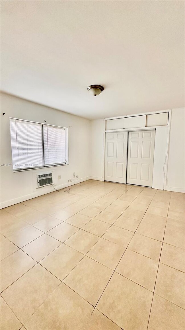 Foto del edificio - 1955 Normandy Dr